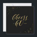 金ゴールドとブラック 60thモダン Birthday Party Square 招待状<br><div class="desc">この60歳祝のバースデスタイリッシュィアの招待で特別な日を過ごそう。このデザインは、シックな金ゴールドタイポグラフィ「60年への応援」と黒い背景に金ゴールドの輝くグラフィックを備えている。あなたはもしブラック&金ゴールドテーマのバースデーパーティーのためのシンプルシックな広場の招待を探して、この招待は完璧な選択になるだろう。マッチング招待状とパーティー用品は私のショップBaraBomDesignで利用可能。</div>