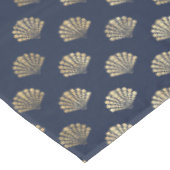 金ゴールドと海軍ヴィンテージアールデコの花模様  テーブルクロス (アングル)