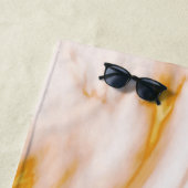 金ゴールドと白い大理石 ビーチタオル (インサイチュ)