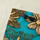 金ゴールドと蝶のティール（緑がかった色）背景 ビーチタオル (インサイチュ)