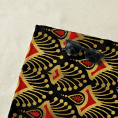 金ゴールドと黒の赤アールデコパターン ビーチタオル (インサイチュ)