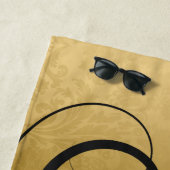 金ゴールドと黒フローラの渦巻き ビーチタオル (インサイチュ)