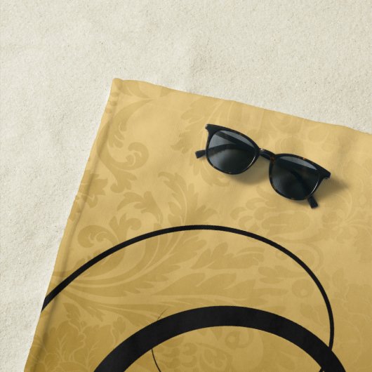 金ゴールドと黒フローラの渦巻き ビーチタオル (インサイチュ)