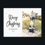 金ゴールドと黒雪文字の写真 シーズンポストカード<br><div class="desc">このスタイリッシュフェスティバルとおもしろい休日の写真はがきで今年のホリデーシーズンに声明を作る。フロントはモダンフォントが散らばった雪の点で完全にカスタマイズお洒落可能である。差出人住所、受信者のアドレス、および独自のメッセージで背面に入力するカスタムか、またはプレースホルダ文字を削除し保て、そのメッセージを削除し空白のてください。私の店に行ってこれ以上のスタイリッシュホリデーカードを見て。</div>