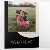 金ゴールドと黒 | &明るメリーいクリスマス写真 三つ折りクリスマスカード (内部最初)