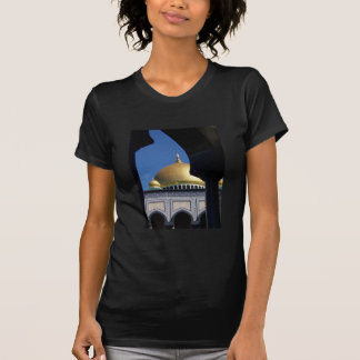 金ゴールドによってめっきされるドームが付いている美しいモスク Tシャツ