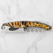 金ゴールドにサンゴの明るい色合いで曲がっている ソムリエナイフ (正面)