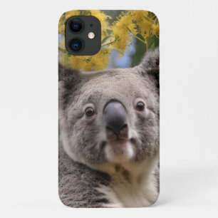 「金ゴールドに休む – ガラガラの木にコアラ」 iPhone 11 ケース