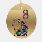 金ゴールドのクリスマスの装飾を搾り出している8人の女中 セラミックオーナメント (左)