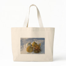 金ゴールドのクリスマスの飾り