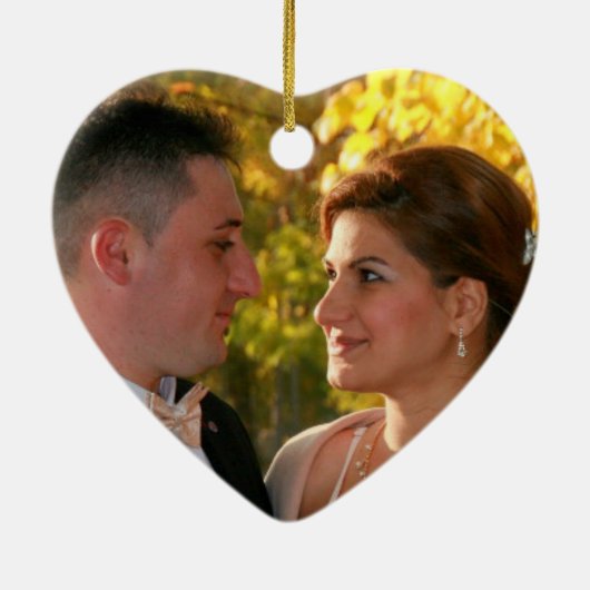 金ゴールドのグリッターの初めてのクリスマスのカップルの写真 セラミックオーナメント (裏面)