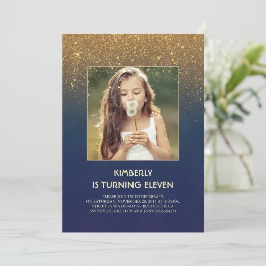 金ゴールドのグリッター魅力的な海軍ヴィンテージの写真の誕生日 招待状 (スタンド正面)