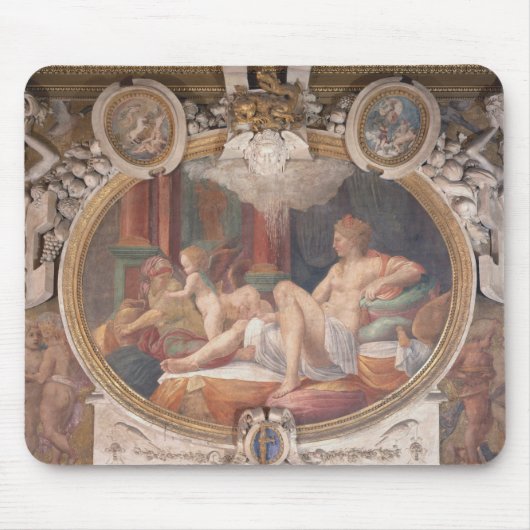 金ゴールドのシャワーを受け取るDanae マウスパッド (正面)