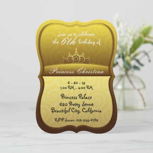 金ゴールドのプリンセスの王冠のらせん状の誕生日 招待状 (スタンド正面)