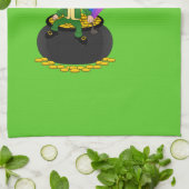 金ゴールドのポットに座っている漫画のレプレシャン キッチンタオル (折り畳み)