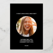 金ゴールドのモダン卒業写真コラージュ 箔招待状 (裏面)