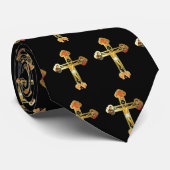 金ゴールドの十字架像のタイ、黒いbkgd.の繰り返されたデザイン ネクタイ (ロール)