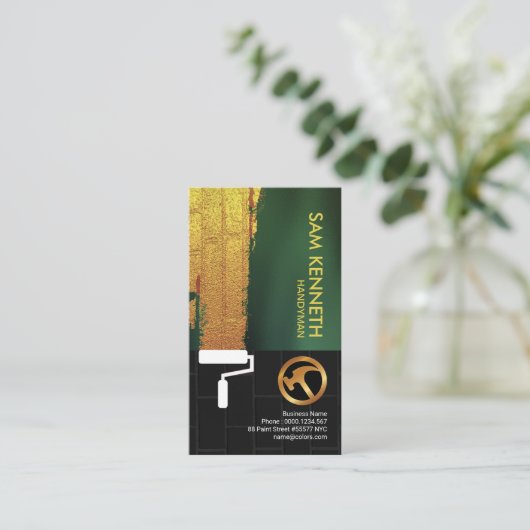 金ゴールドの壁のペンキのシンプルで黒いレンガ壁の便利屋 名刺 (スタンド正面)