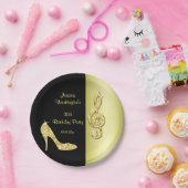 金ゴールドの小剣及び三重の裂け目の誕生日 ペーパープレート (パーティー)