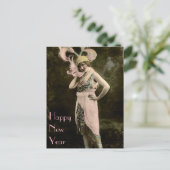 金ゴールドの帽子および大きいピンクの羽の新年 シーズンポストカード (スタンド正面)