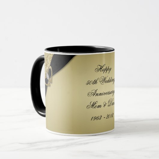金ゴールドの黒第50の結婚記念日 マグカップ (正面左)