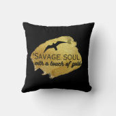 「金ゴールドのtouchを持った凶暴な魂」 クッション (裏面)