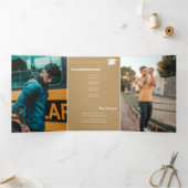 金ゴールドはっきりした卒業証明書及びキャップ卒業 三つ折り案内状 (内部)