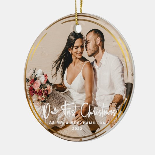 金ゴールドは私たちの初めてのクリスマスの写真を囲んだ セラミックオーナメント (左)
