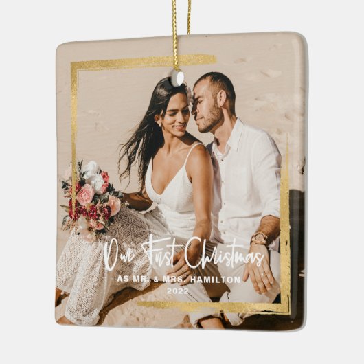 金ゴールドは私たちの初めてのクリスマスの写真を囲んだ セラミックオーナメント (左)