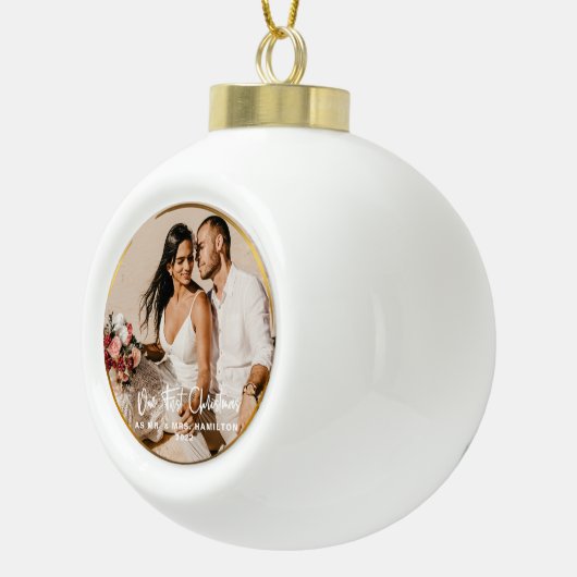 金ゴールドは私たちの初めてのクリスマスの写真を囲んだ セラミックボールオーナメント (右)