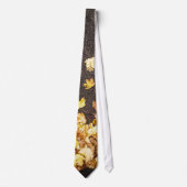 金ゴールドイエローメープル葉秋アスファルト道路 ネクタイ (正面)