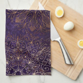 金ゴールドエレガントと紫のフローラ曼荼羅のパターン キッチンタオル (四つ折り)