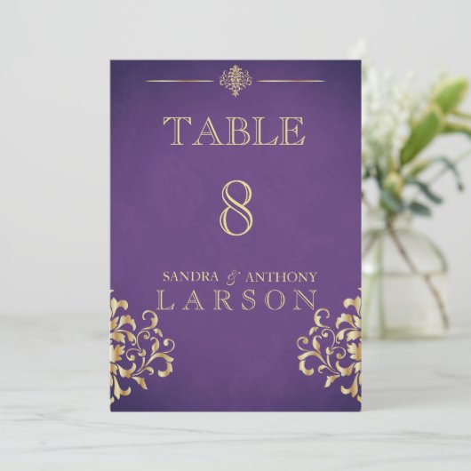 金ゴールドエレガントと紫色のダマスクのテーブル番号 招待状 (スタンド正面)