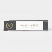 金ゴールドエレガントフローラ月桂樹リースイニシャルモノグラム デスクネームプレート (正面)