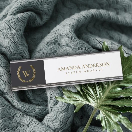 金ゴールドエレガントフローラ月桂樹リースイニシャルモノグラム デスクネームプレート