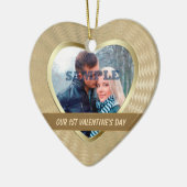 金ゴールドエレガント写真テンプレート私たちの最初のバレンタイン セラミックオーナメント (左)