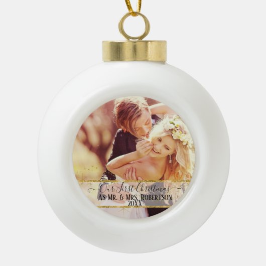 金ゴールドエレガント初めてのクリスマスMr. N. Mrs. Photo セラミックボールオーナメント (正面)