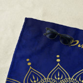 金ゴールドオンエレガント深いブルーフローラヘナマンダラ ビーチタオル (インサイチュ)