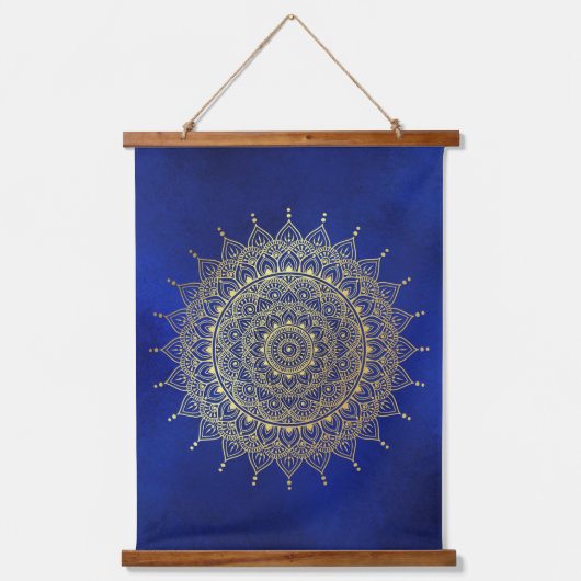 金ゴールドオンエレガント深いブルーフローラヘナマンダラ 吊り下げ型タペストリー (正面)