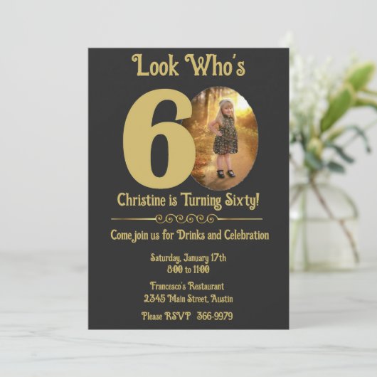 金ゴールドオン黒と写真60番目の誕生日招待状 招待状 (スタンド正面)