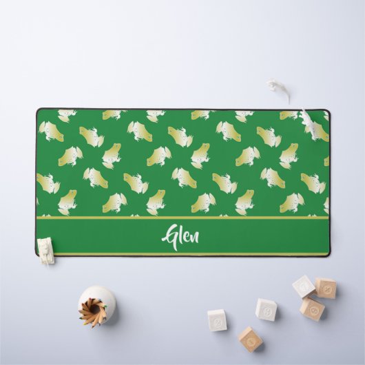 金ゴールドカエルの緑 デスクマット (キッズテーブル)
