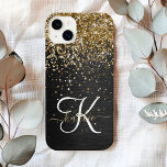 金ゴールドカスタムグリッターブラックスパークリーモノグラムの iPhone 14 PLUSケース<br><div class="desc">ブラックのブラシ付きエレガントメタリック背景にバラ金ゴールドグリッターを搭載したかわいらしトレンディー電話ケーきらめくスのデザインを簡単にパーソナライズする。</div>