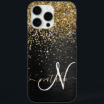 金ゴールドカスタムグリッターブラックスパークルモノグラム iPhone 16 PRO MAXケース<br><div class="desc">ブラックのブラシ付きエレガントメタリック背景に金ゴールドかわいらしグリッターを搭載したトレンディーの電話ケースきらめくデザインを簡単にパーソナライズ。</div>