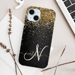 金ゴールドカスタムグリッターブラックスパークルモノグラム iPhone 15ケース<br><div class="desc">ブラックのブラシ付きエレガントメタリック背景に金ゴールドかわいらしグリッターを搭載したトレンディーの電話ケースきらめくデザインを簡単にパーソナライズ。</div>