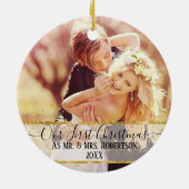 金ゴールドグリッターキラキラ我々の初めてのクリスマスミセスn. セラミックオーナメント (裏面)