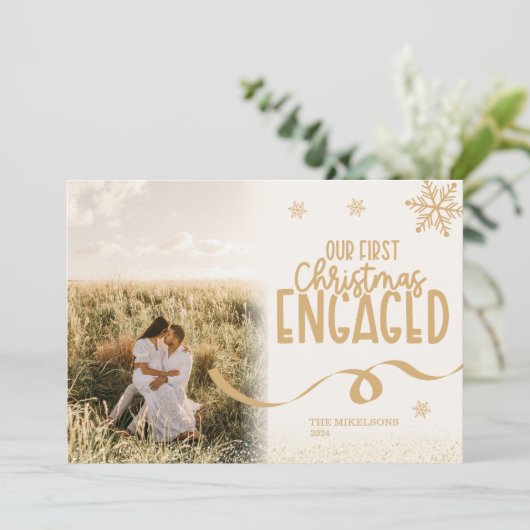 金ゴールドグリッターフォト初めてのクリスマス 婚約した シーズンカード (スタンド正面)