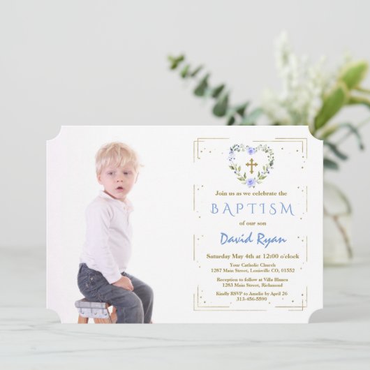 金ゴールドグリッターフレームクロスフローラボーイフォトバプテスマ 招待状 (スタンド正面)