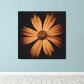 金ゴールドコスモスフラワーオンブラック キャンバスプリント (インサイチュ (ウッドフロア))