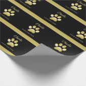 金ゴールドシャイニーな犬の手を黒い背景に ラッピングペーパー (角)