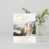 金ゴールドシンプルスクリプト書道写真の日付を保存 箔招待状ポストカード (立ち正面)